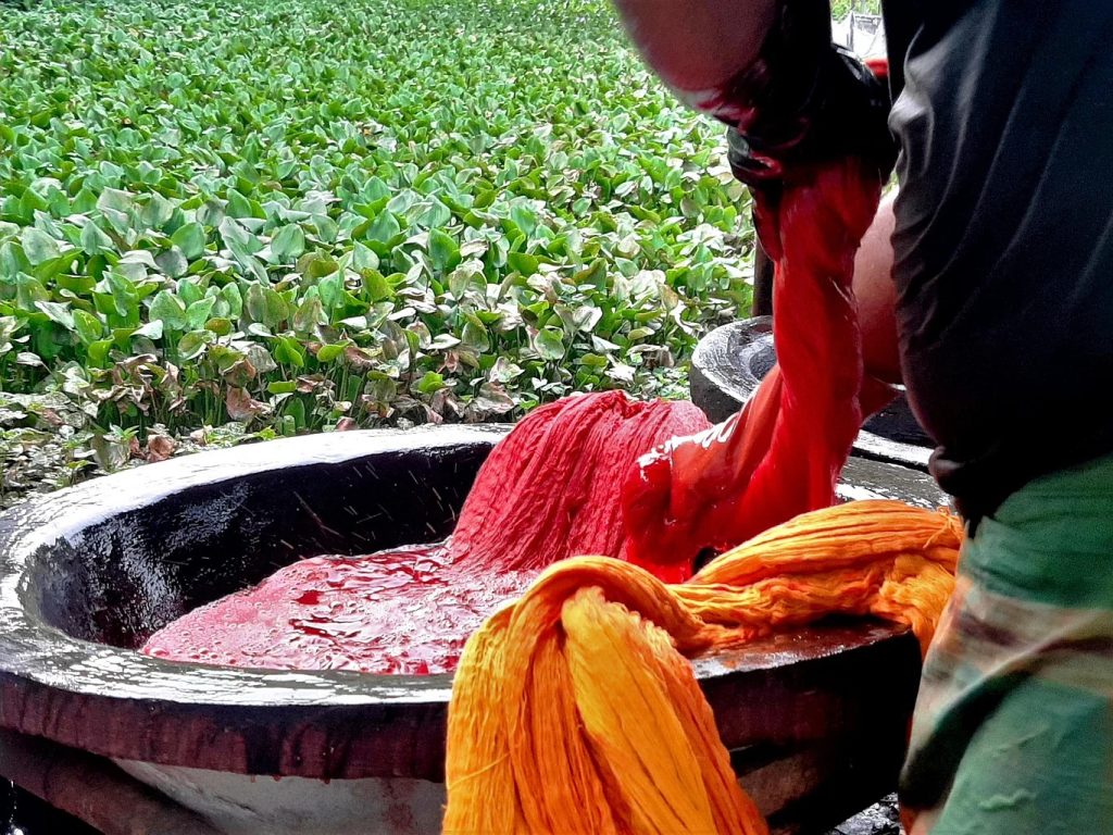 রঙিন এসব মানুষের জীবনটাই শুধু রঙিন নয়।